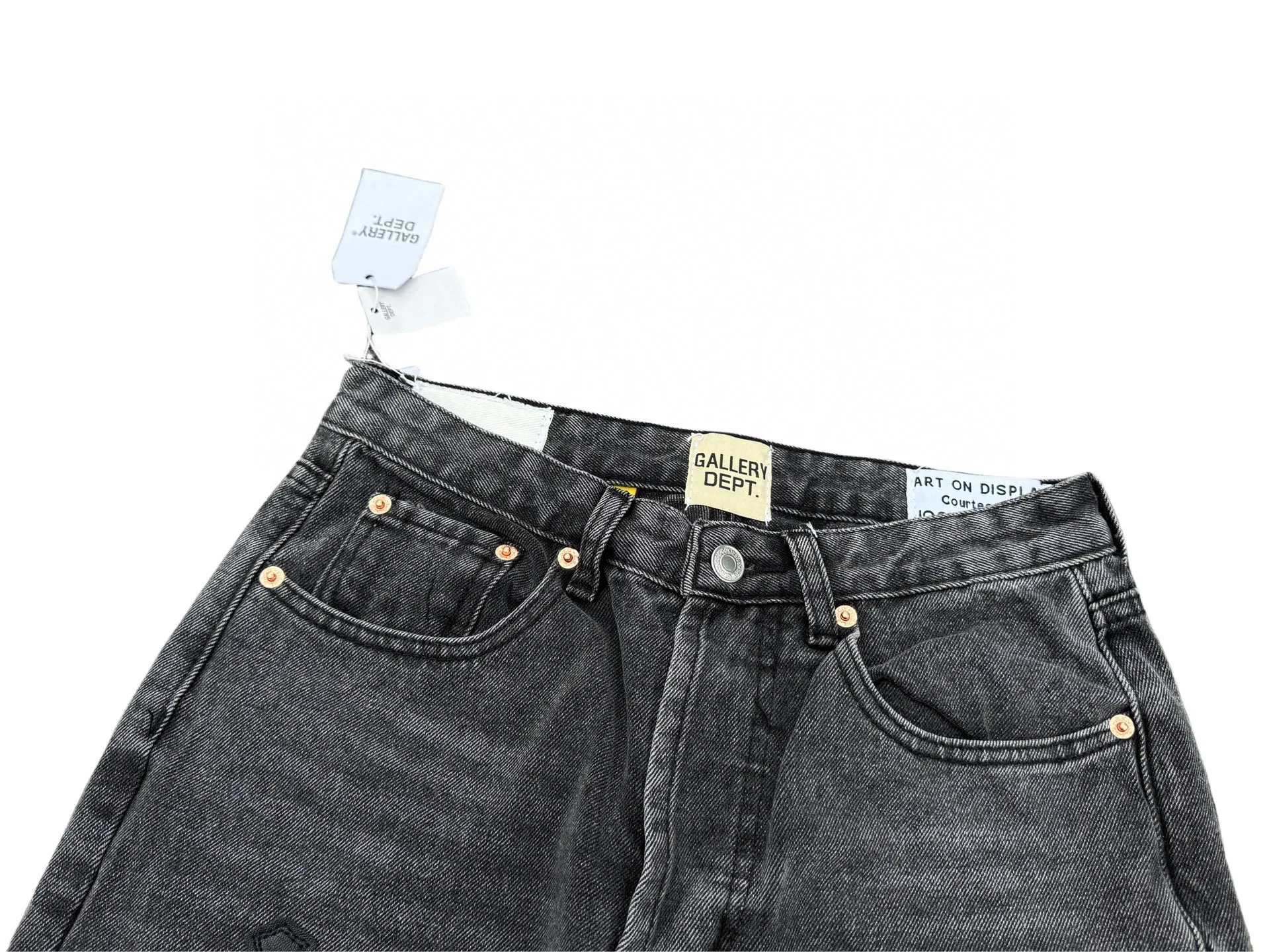P260💰G99 GALLERY DEPT. Crow's leather cross denim bell-bottoms washed distressed spliced ​​jeans denim washing factory. During the process, the owner of the washing factory helped introduce a boss who once worked at Levi's OEM factory and then started his own business. This also paved the way for the following styles. Therefore, Levi's remodeled single product for the base plate is really familiar. Whether it is the fabrics supplied or the lathes used in production, there is nothing to choose from. -Color: Black -Size: S-XXL (corresponding to 28-36)